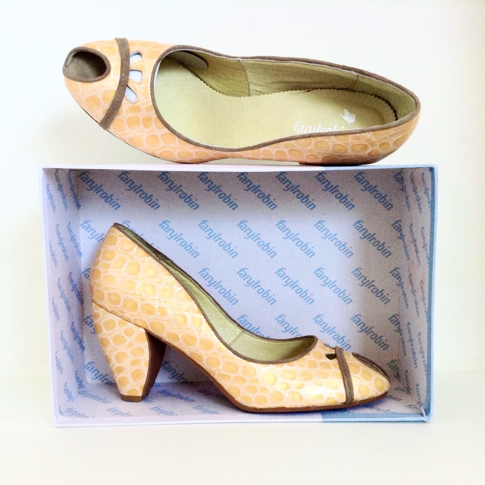Anthropologie Faryl Robin Desiree Heels Peep Toe Croc Embossed Leather Shoes 9